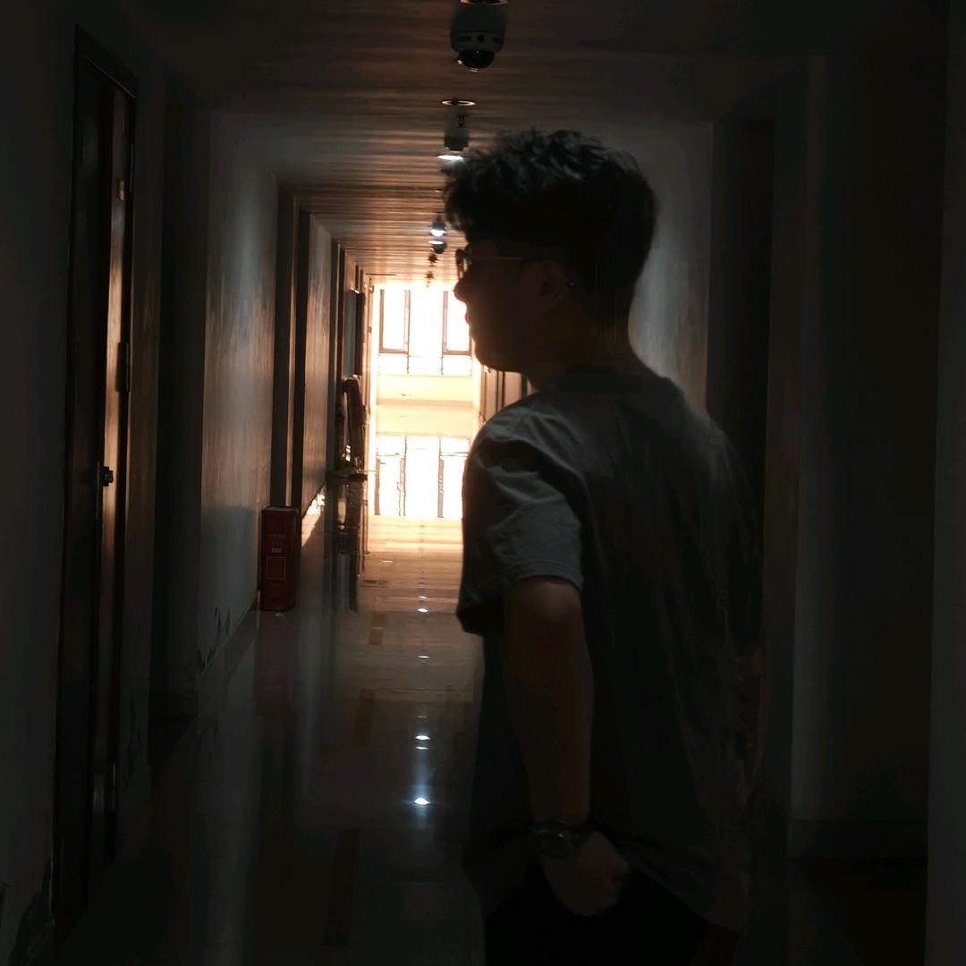 辉-