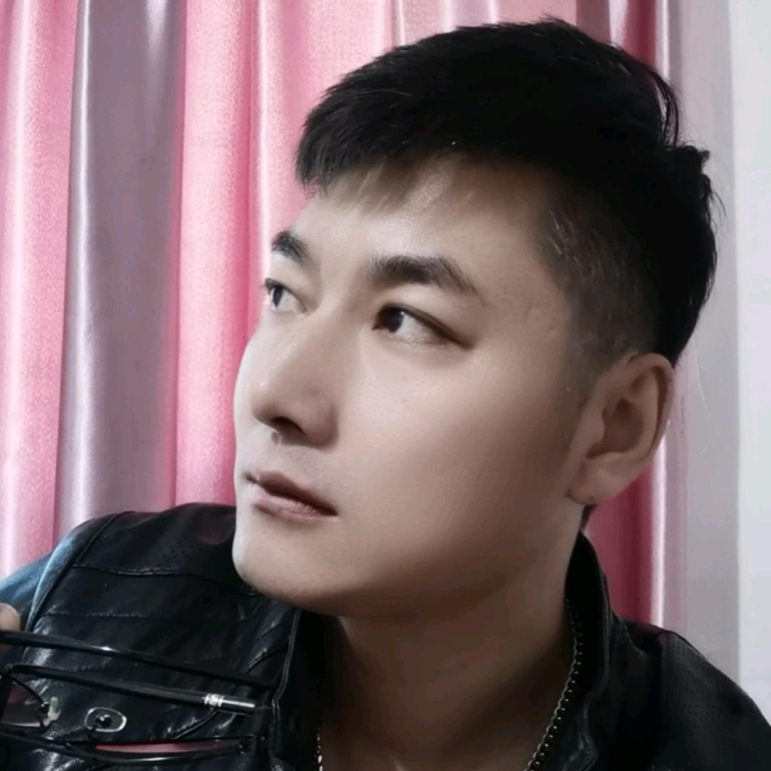 大春（）