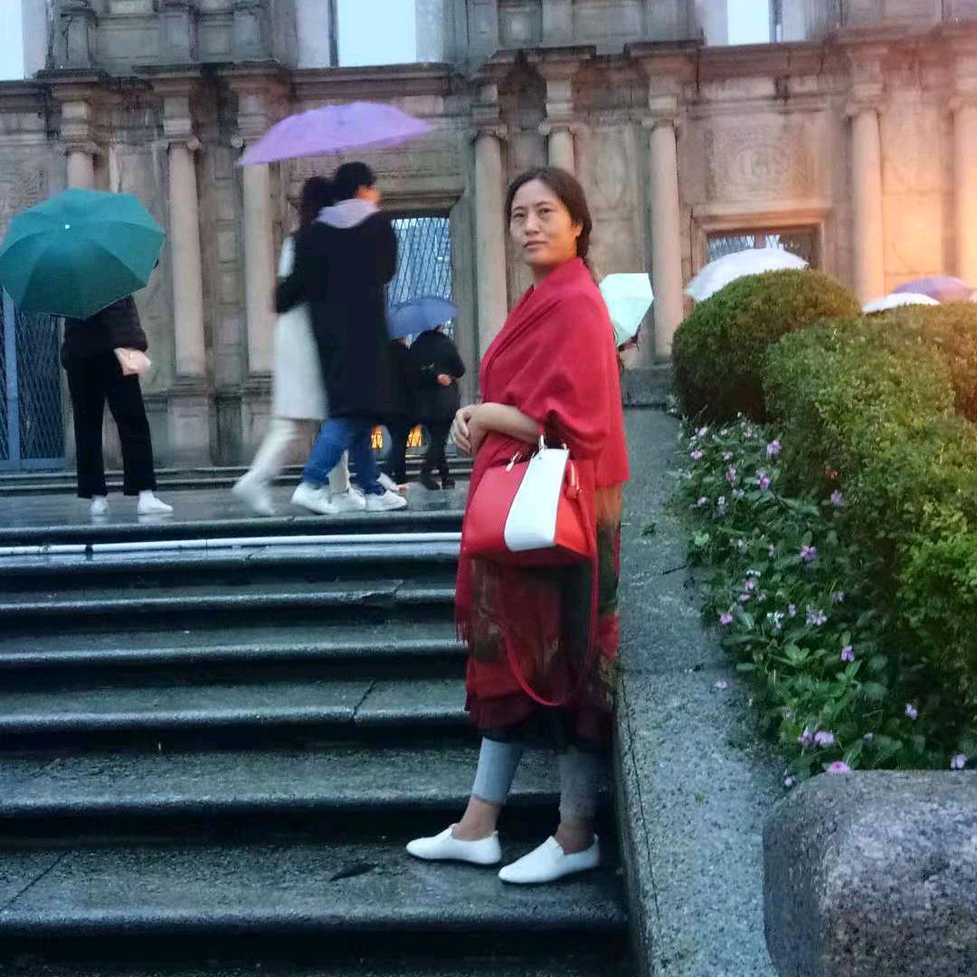 自然堂名妆店，婚庆，内衣，箱包