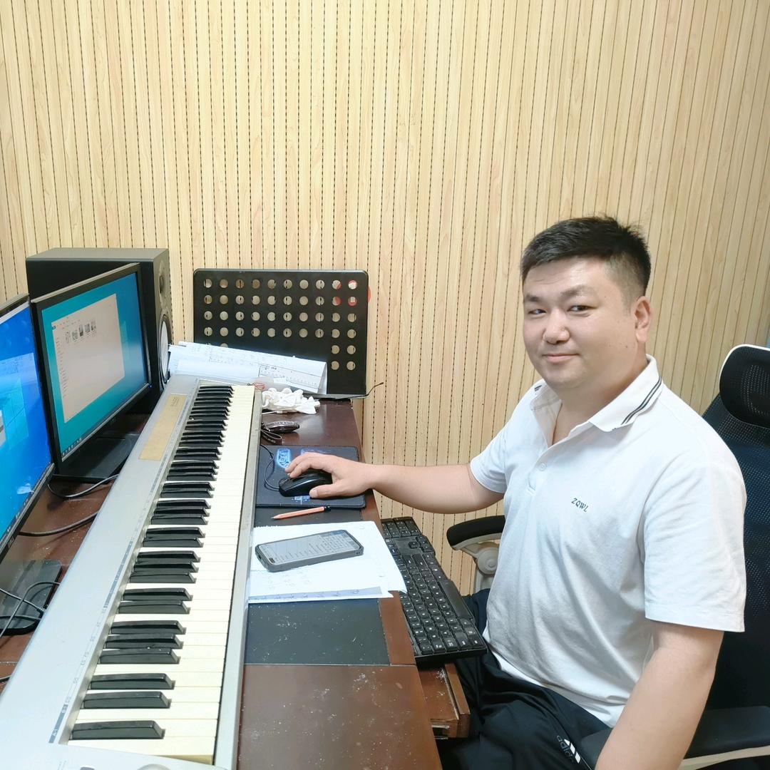建刚弹钢琴