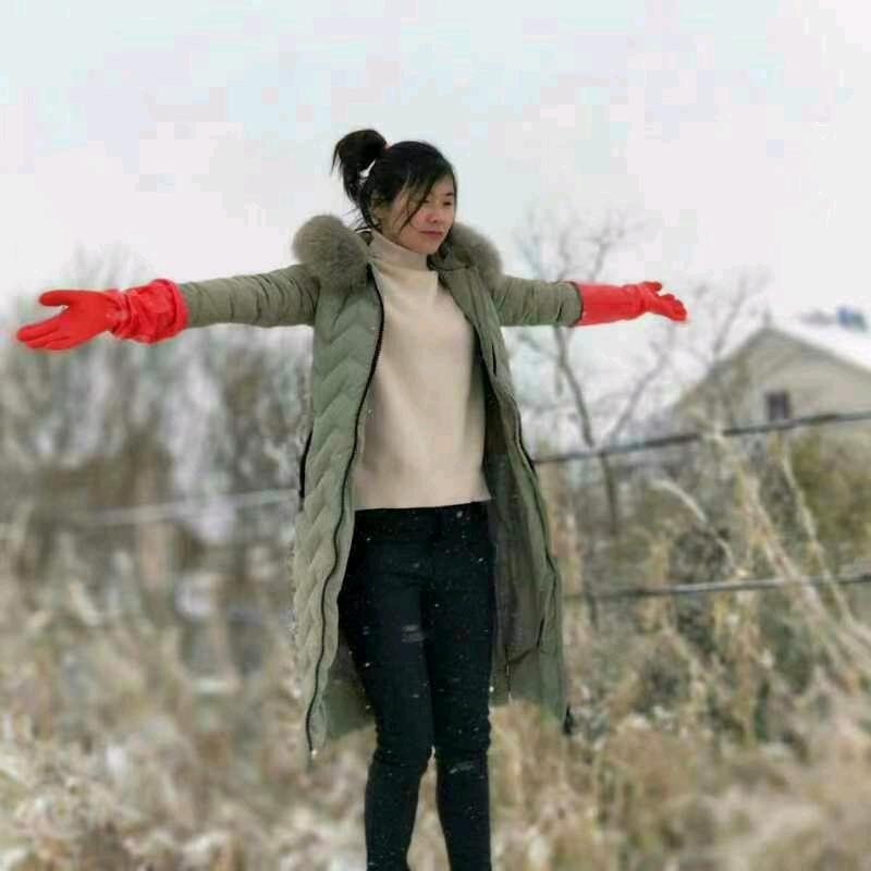 四个孩子单身妈妈悲伤的女人疼苦