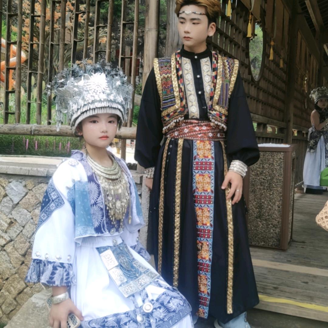 王  容