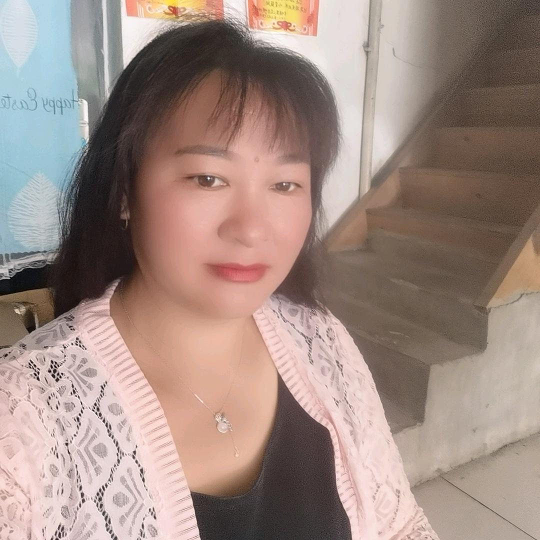 力角街上，夜归人烧烤店，