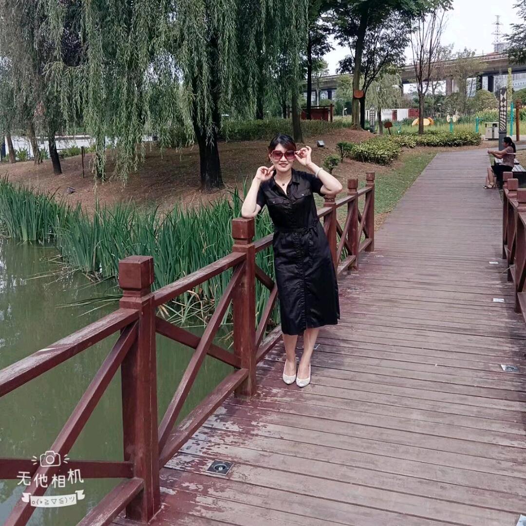 百和开心姐妹舞蹈队丽丽