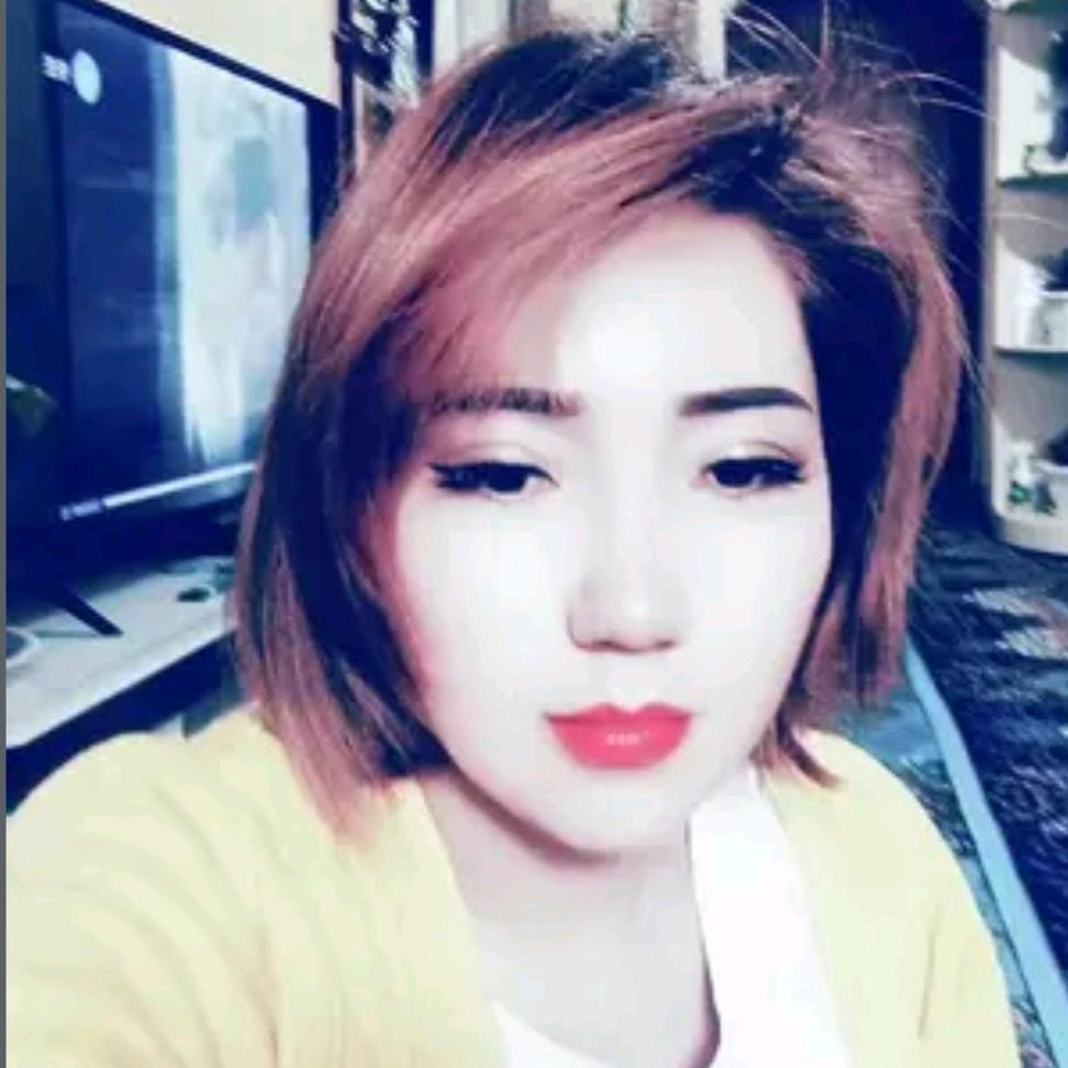 塔县铁扇烧烤羊杂汤饭馆老板娘