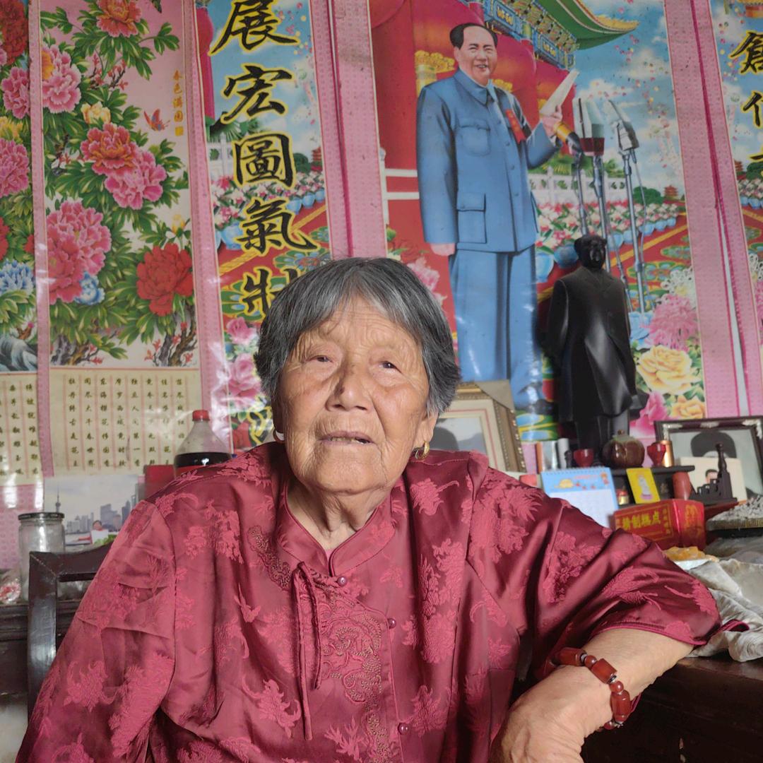 爱微笑的老太太