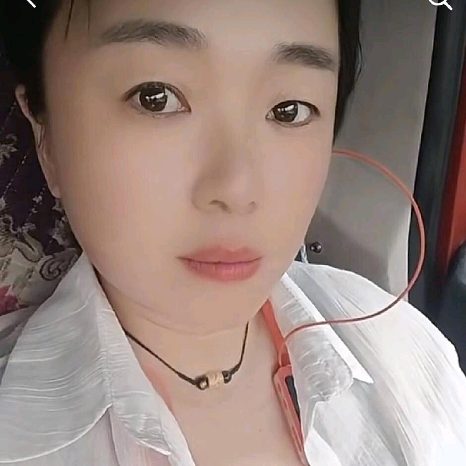 沉默不语，
