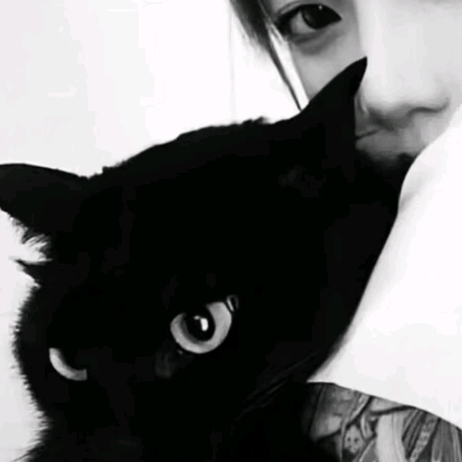 ℳ