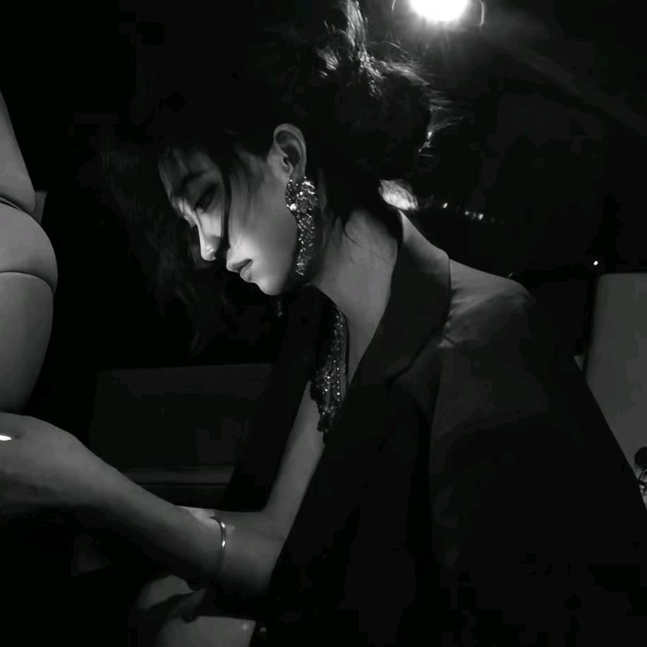 ღ唯一໌°ꦿ⁵²