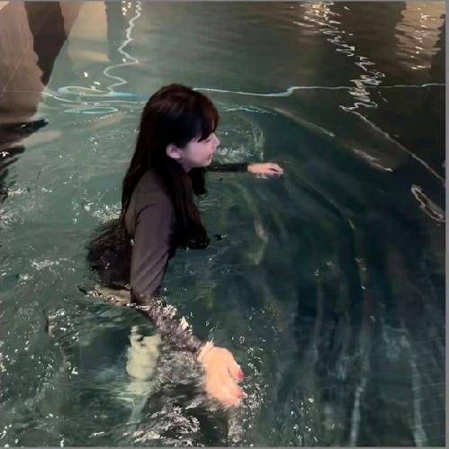 小鸯.