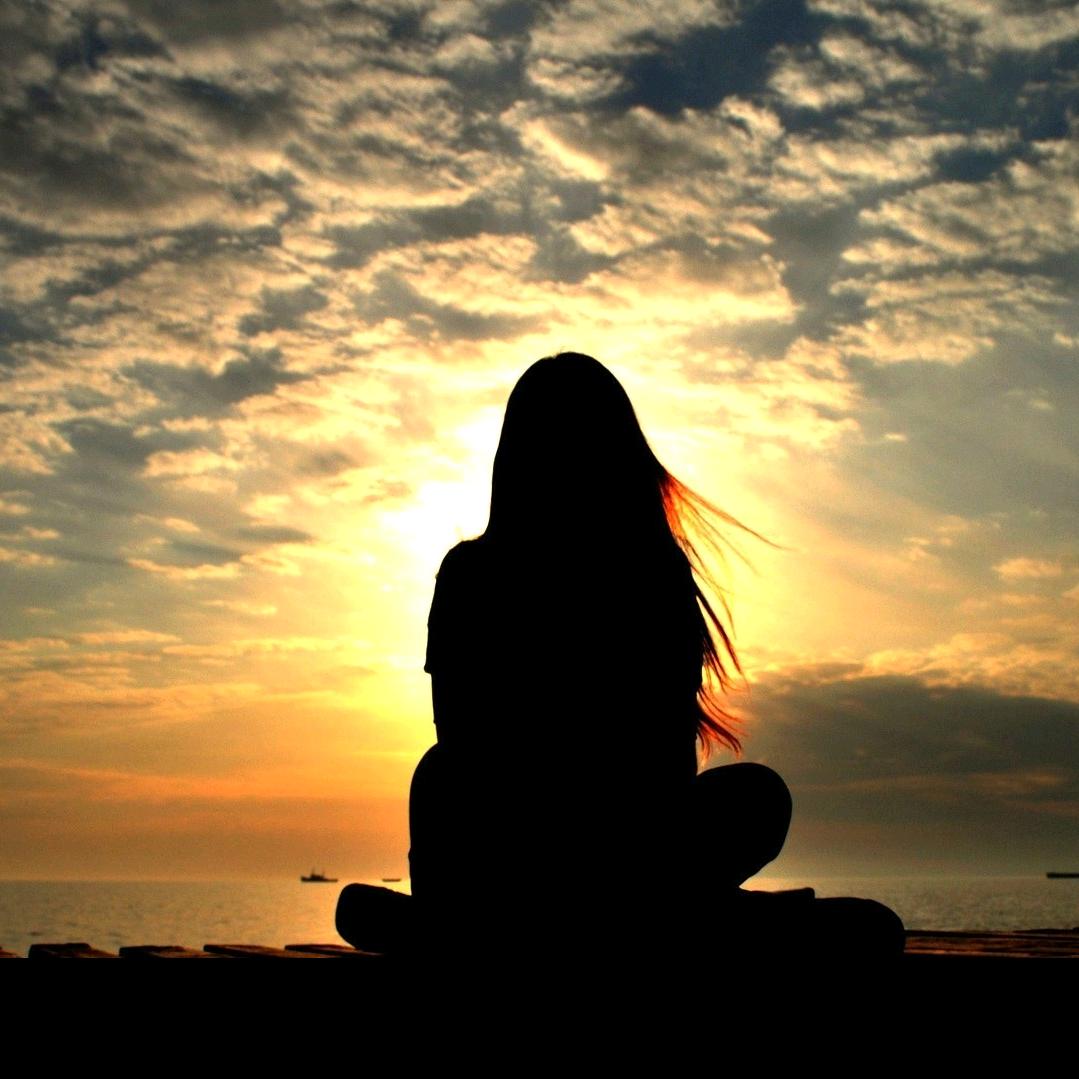 安静（64年的龙姐姐）