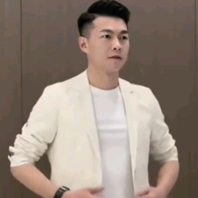 我若风光万人陪！