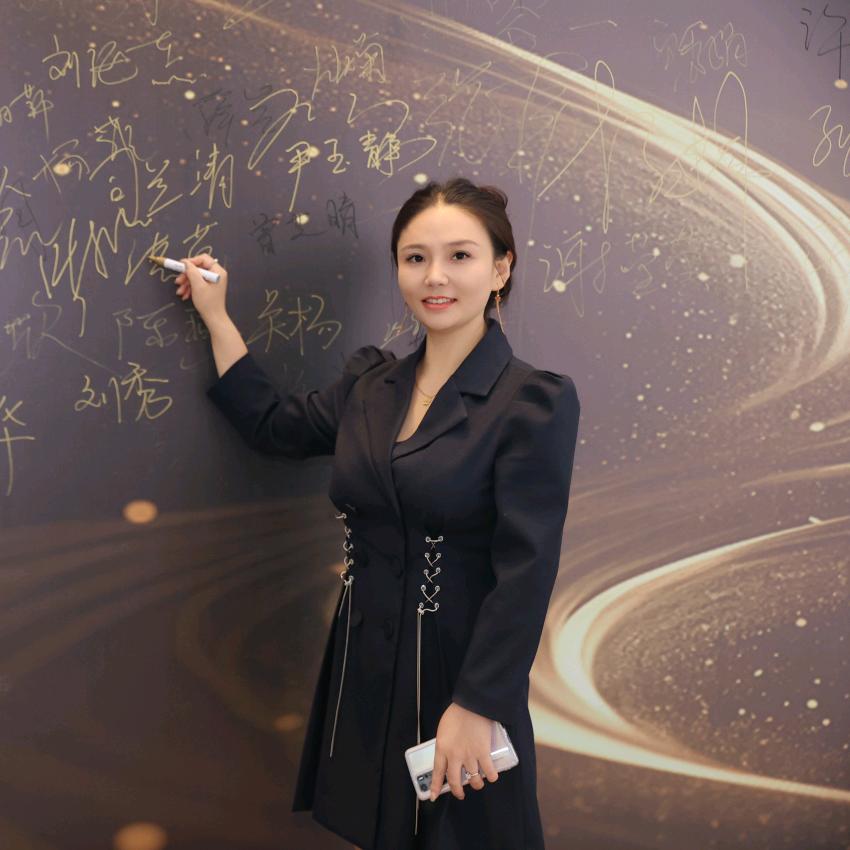 致颜的小梨涡