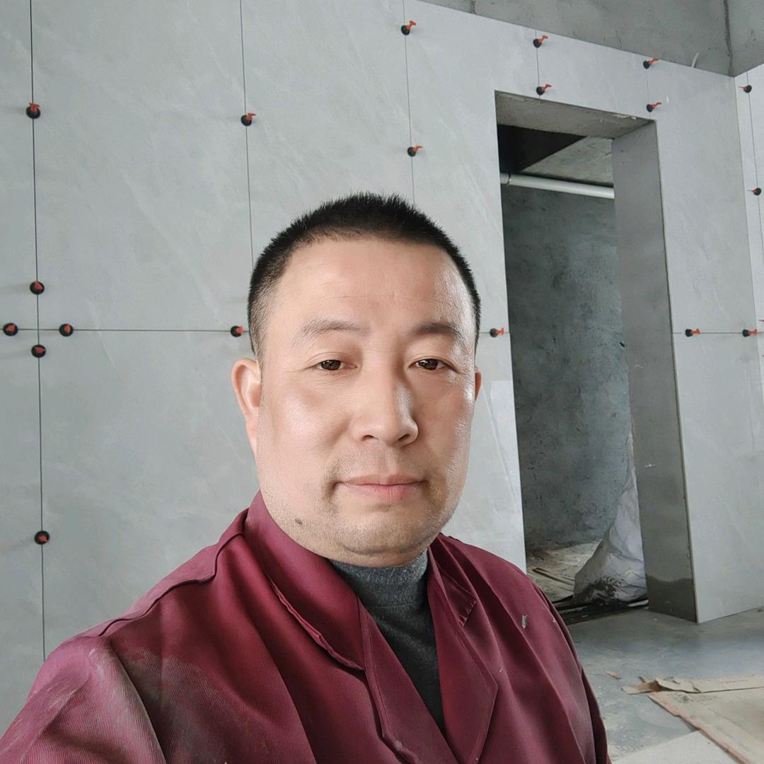 林哥贴砖在工地