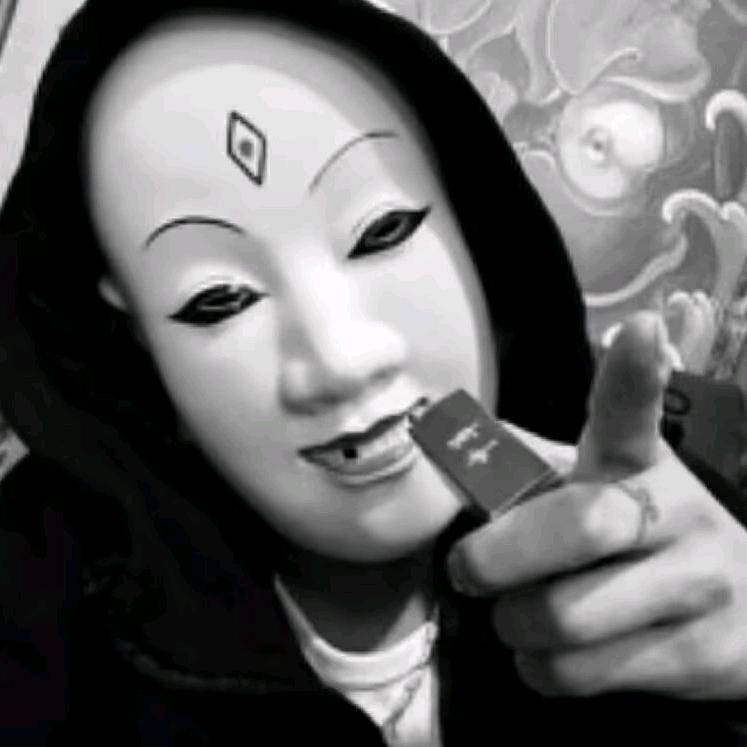 @☂SɪʟᴇɴᴛོY: ⍨༽别碰我心