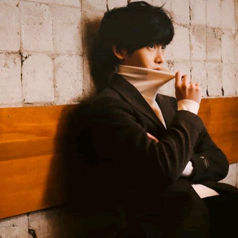 v折花载酒少年事