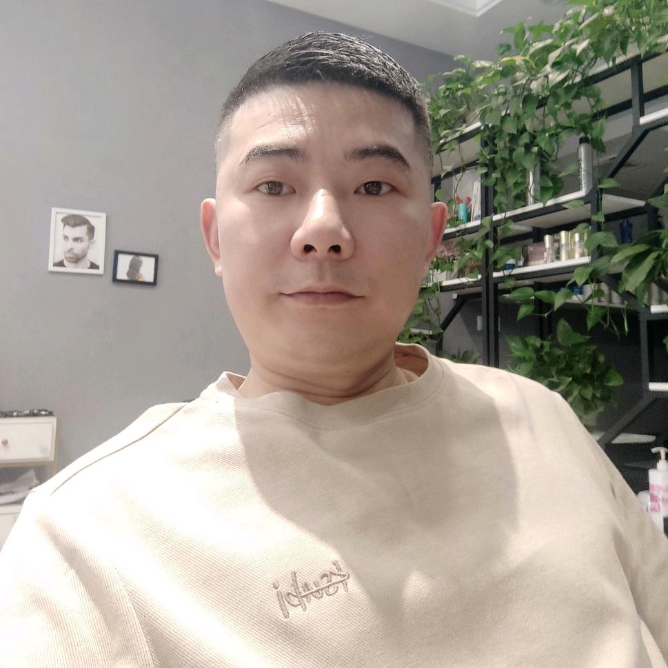 阿龙,