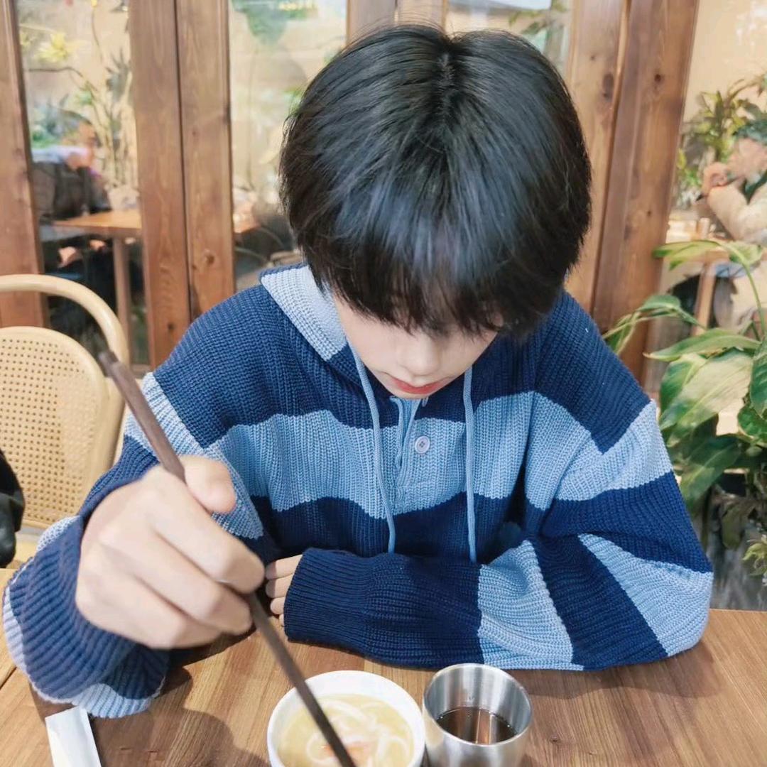 何時葡萄先熟透。