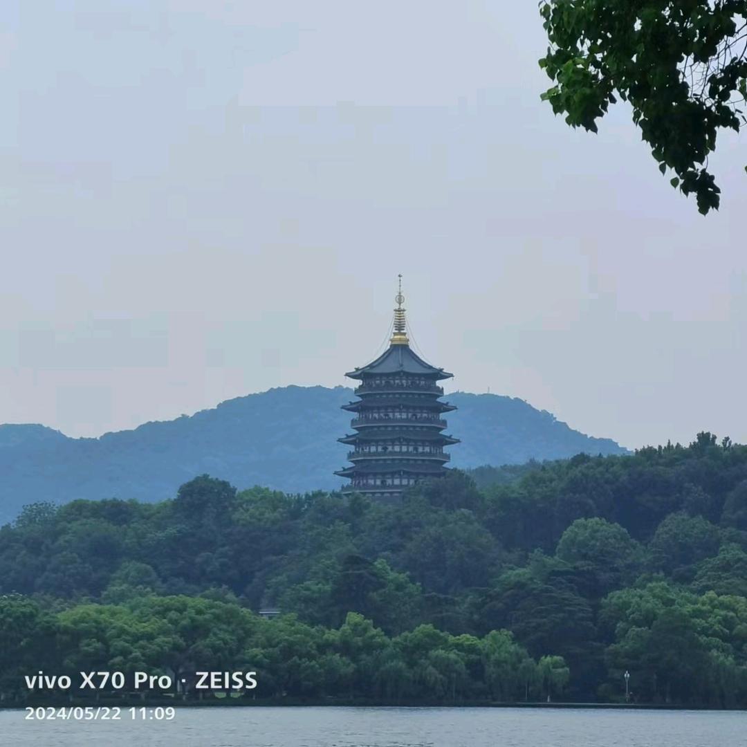 云淡风轻，看红尘