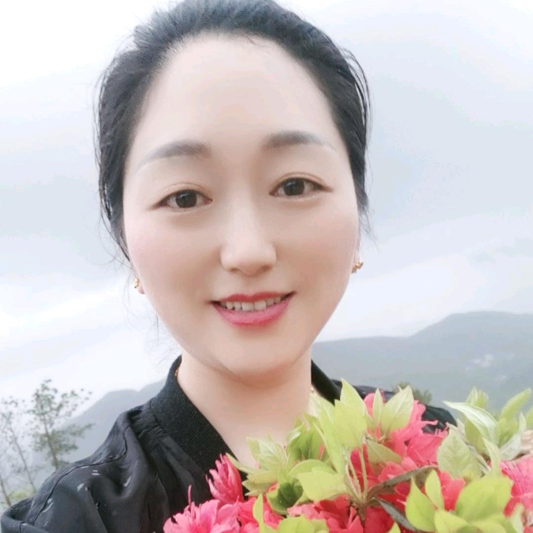 艳子（野三关大巷子辉辉餐馆欢迎您）