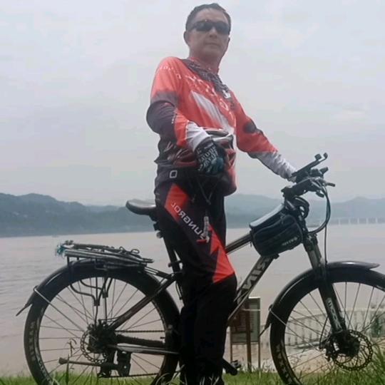 开心一辈子。