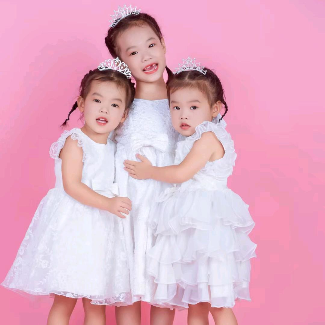 家有如、妍、婉、豪四姐弟萌娃成长记