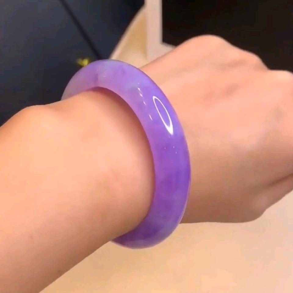 臻宝楼手镯工厂
