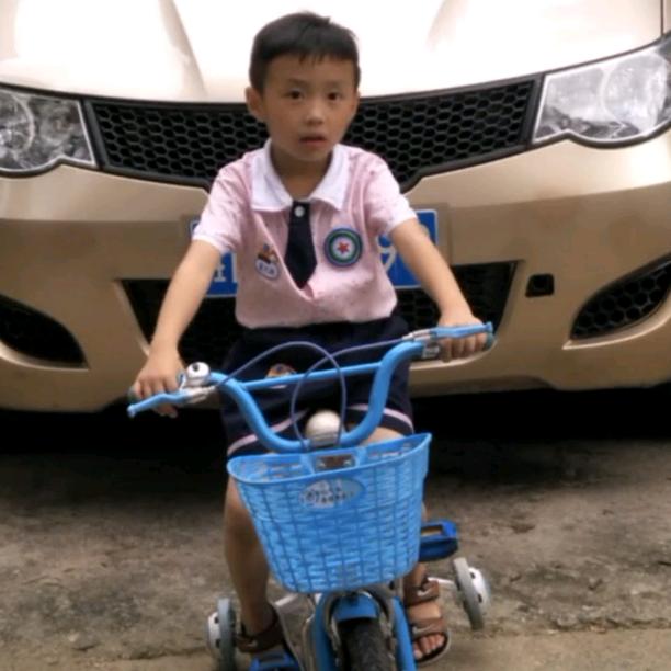 可爱的小鲜肉《禁止连赞》