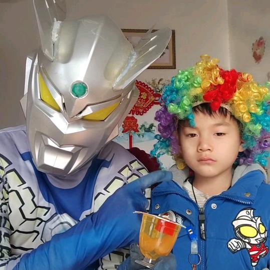 奥特曼小义