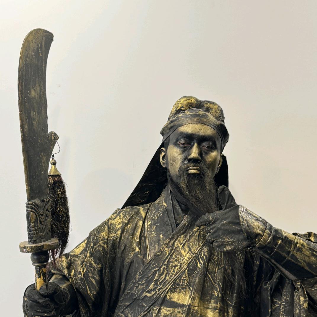 黑祥子一活雕塑