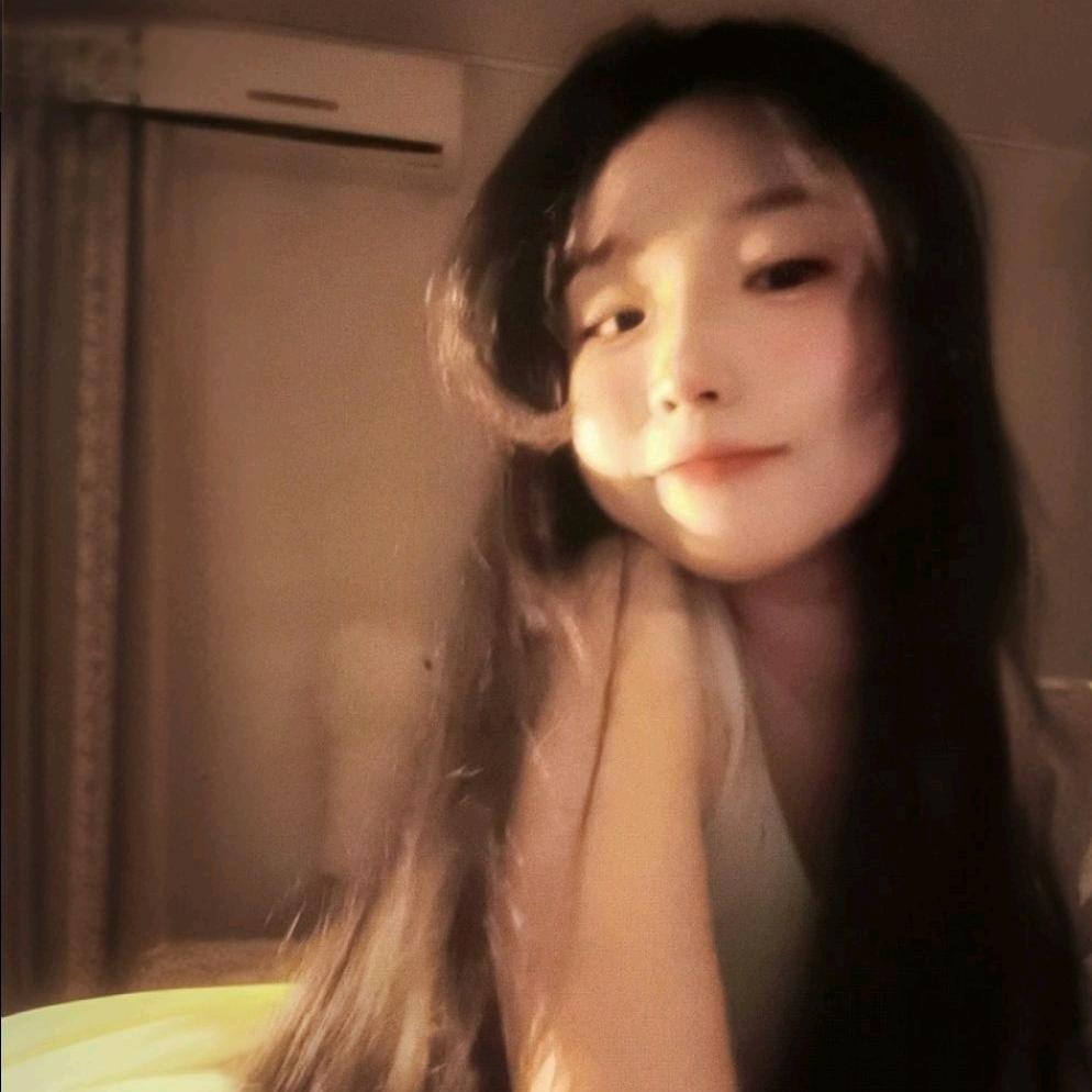 崔崔.