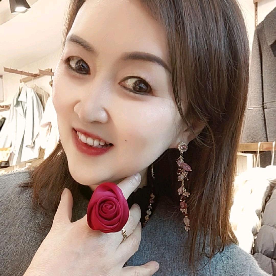 竹溪县南大街《娜娜》服装店