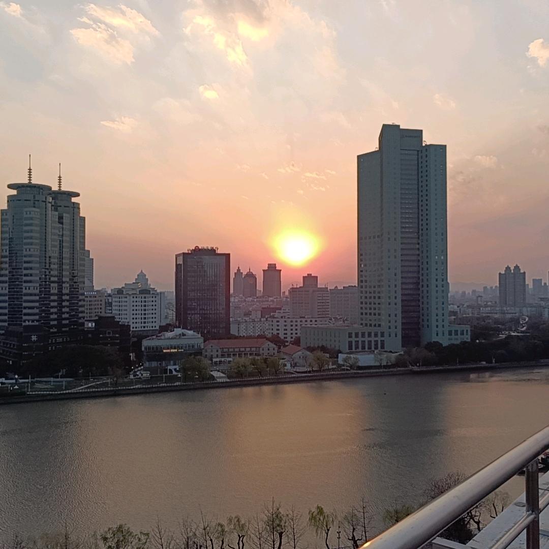 独自去醉，管你去爱谁