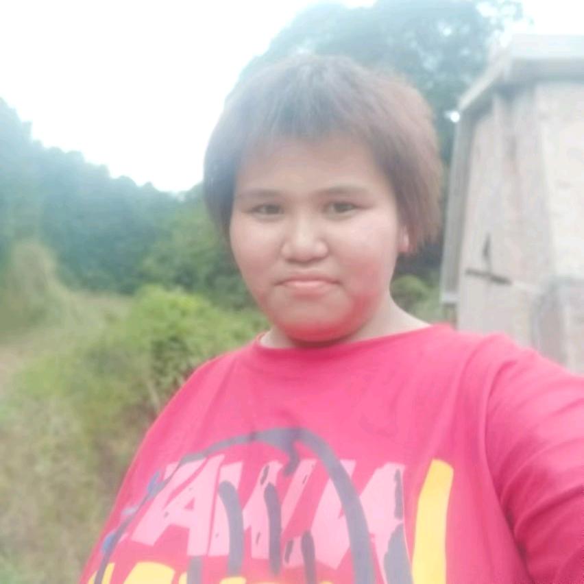 欣怡早上8点钟开播没有妈妈的小孩。
