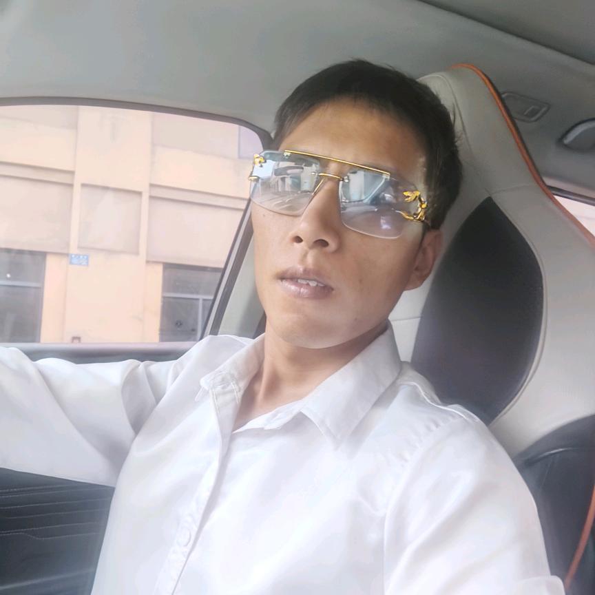 君已故 而卿还在 心已往已