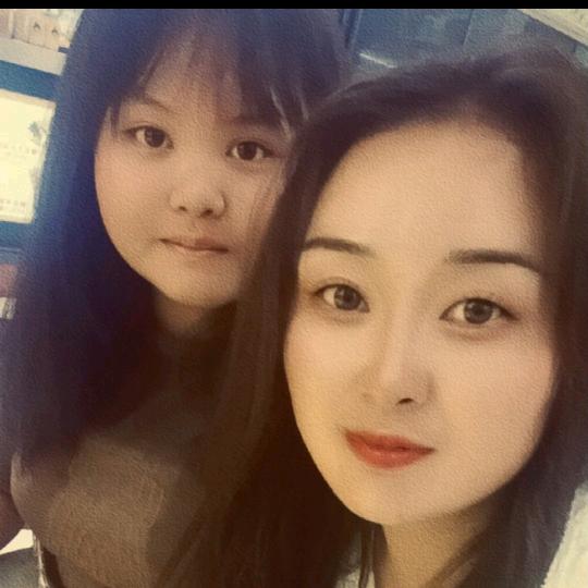 带着微笑的胖姐姐