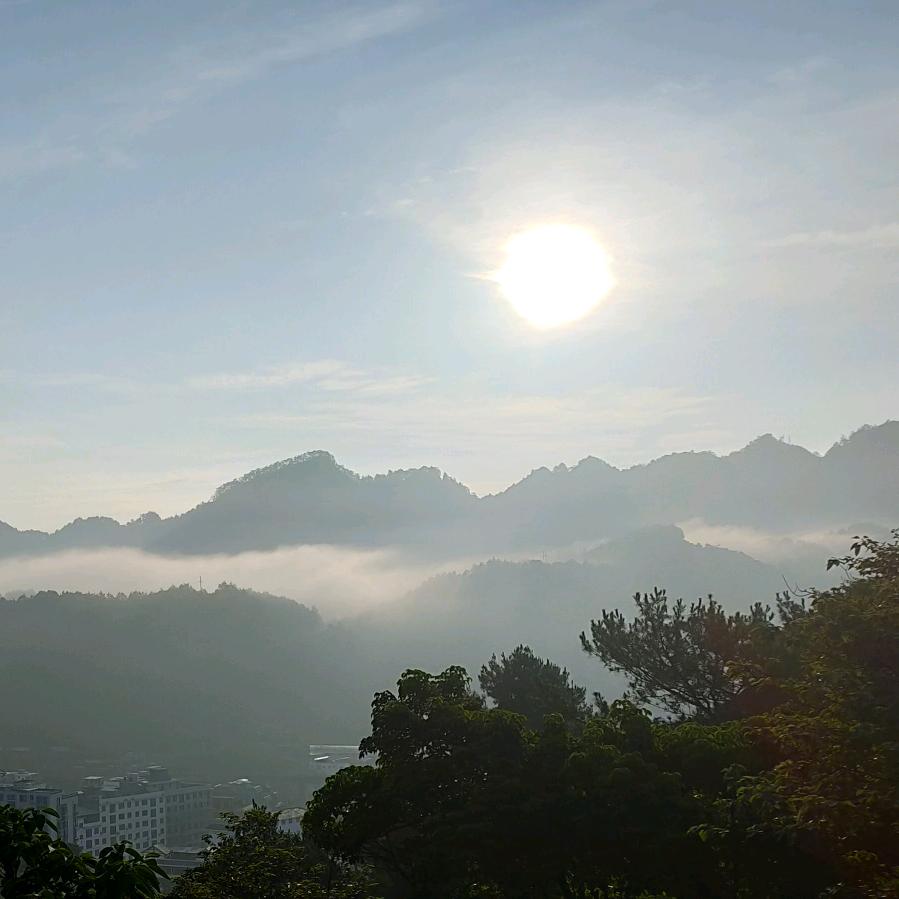 初升的太阳