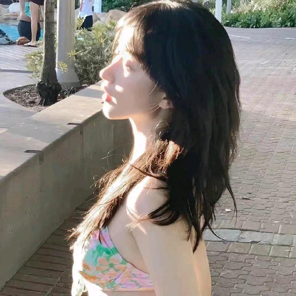 玫瑰花不动情。