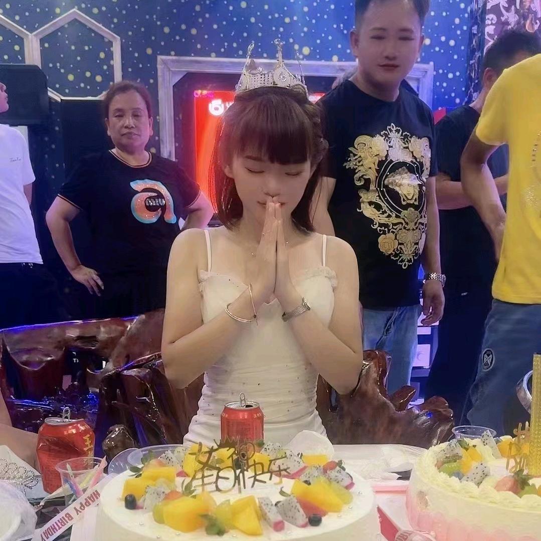 小姐姐厨窗女装🌹🌹🌹