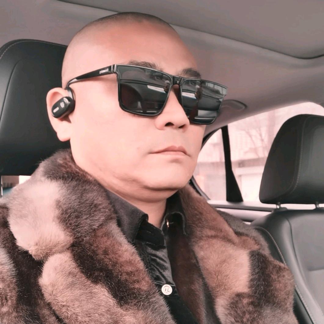 王抖抖，