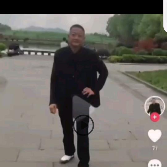 三观不正？曾登超《超》