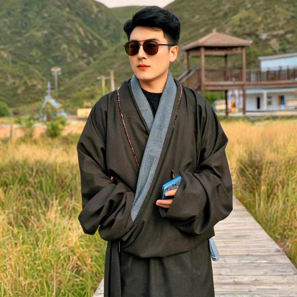 藏族男孩