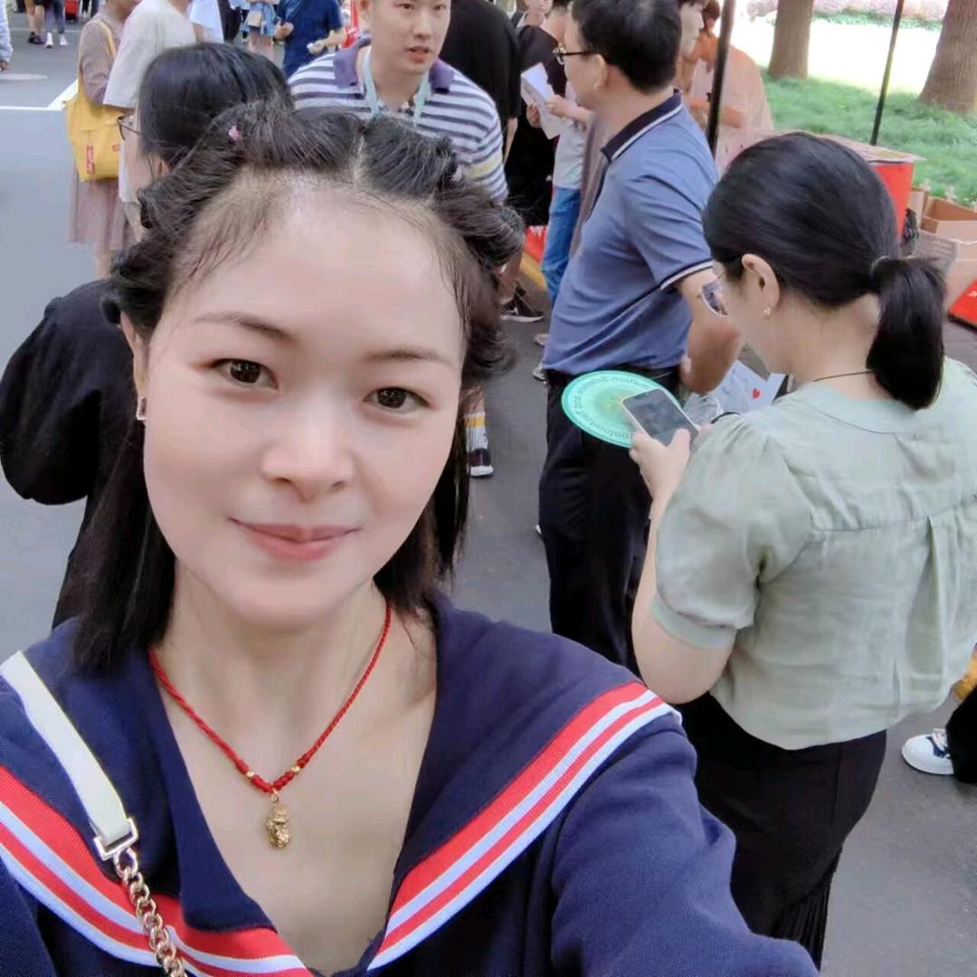 玩球的姐妹