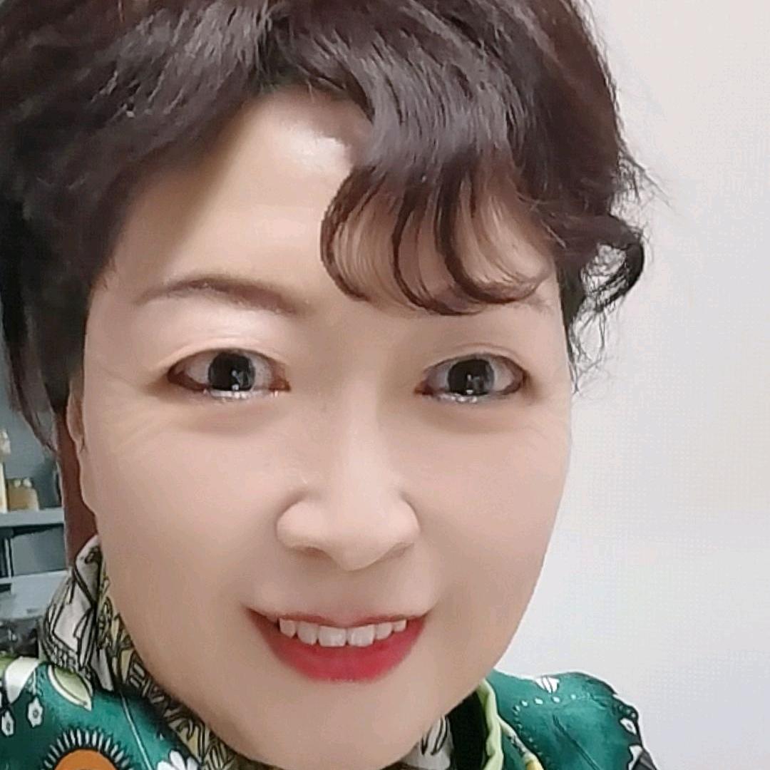 秋月金色的秋天。丰收的季节。