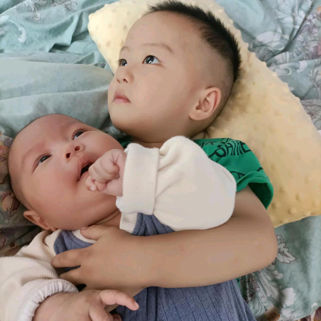 【悠】闲【志】在♥两宝贝😘