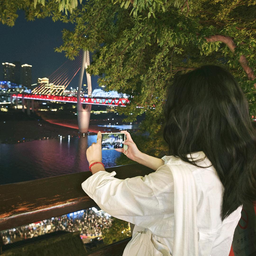 大眼瞪小眼