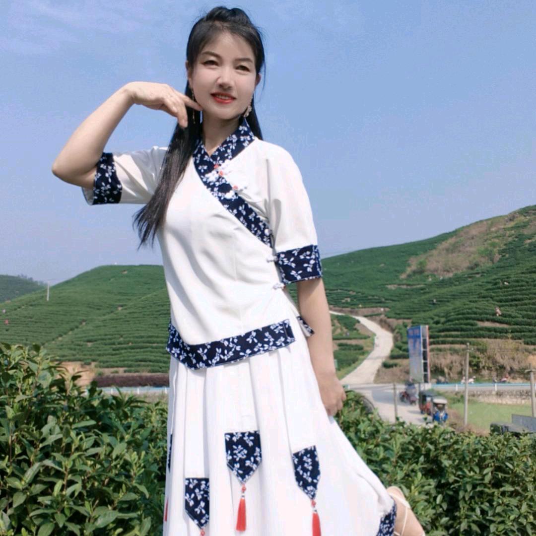 荣昇巧艺民族服装