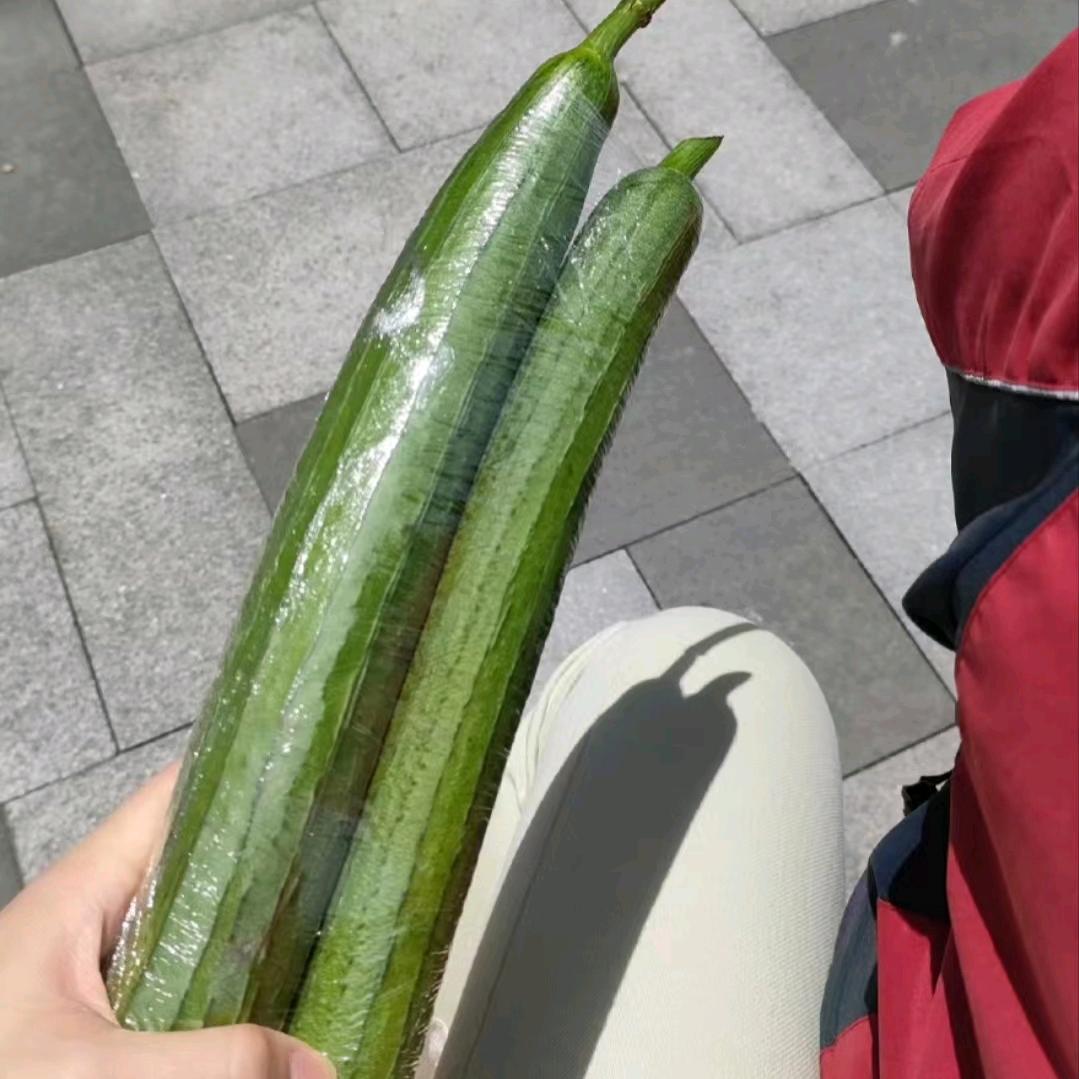 7899
