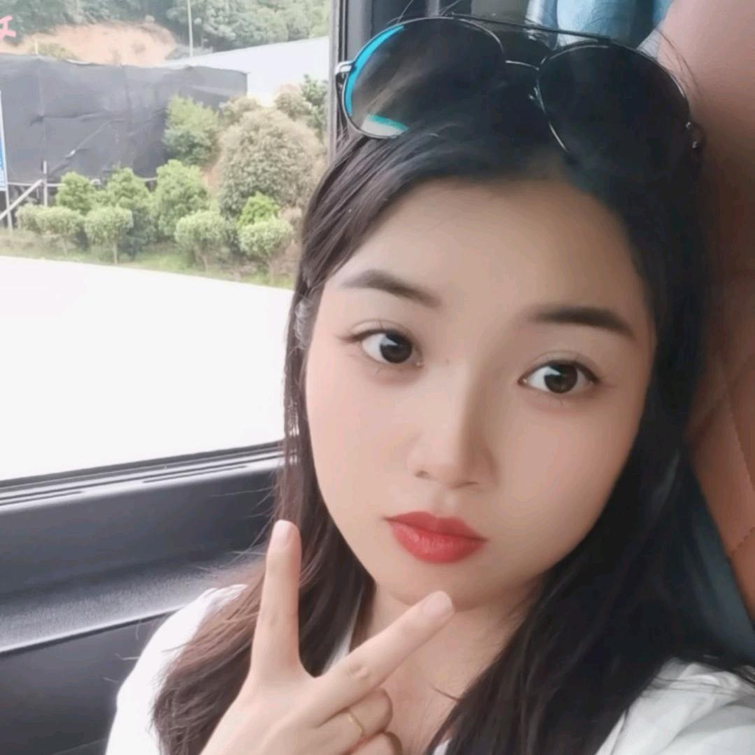 💄^ 小💋 凤^