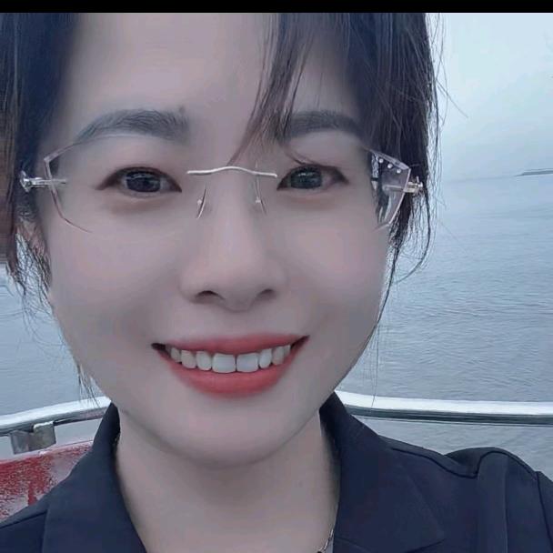 卖腻子粉的美女（义乌九宝涂料商行）